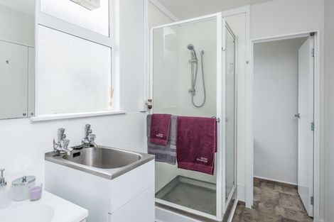 Photo of property in 1/127 Queens Drive, Lyall Bay, Wellington, 6022