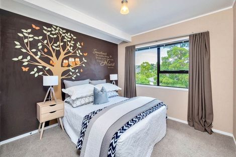 Photo of property in 1/31 Deverell Place, Northcross, Auckland, 0632