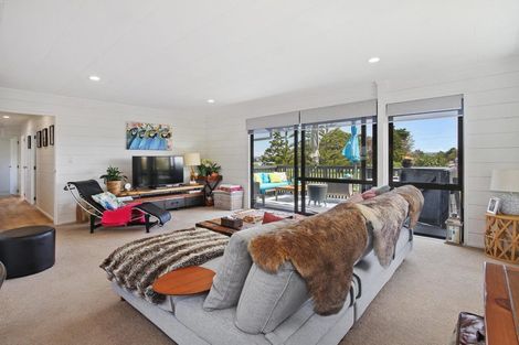 Photo of property in 3 Stella Drive, Clarks Beach, 2122