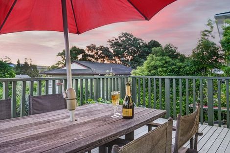 Photo of property in 10 Oliver Twist Avenue, Mellons Bay, Auckland, 2014