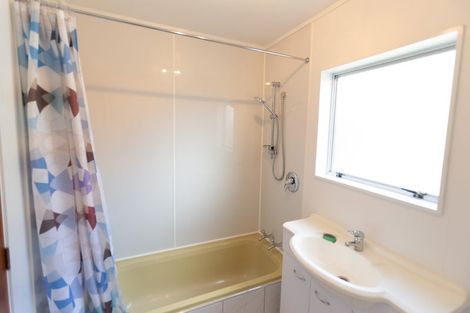 Photo of property in 1396 Whangaparaoa Road, Army Bay, Whangaparaoa, 0930