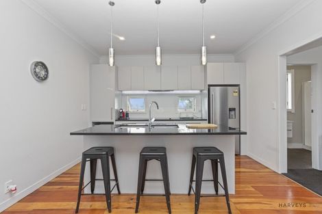 Photo of property in 33 Clayburn Road, Glen Eden, Auckland, 0602