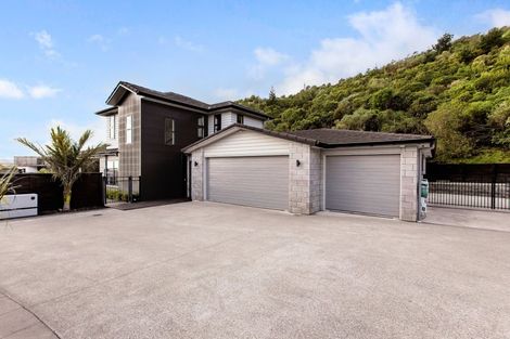 Photo of property in 15 Glenorchy Way, Aotea, Porirua, 5024