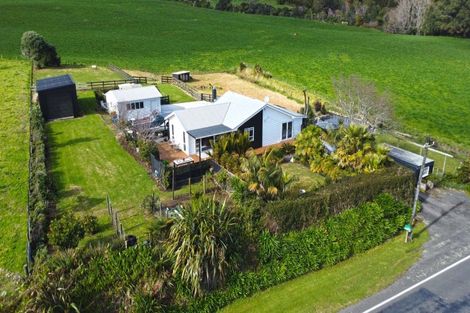 Photo of property in 1385 South Road, Kaitake, New Plymouth, 4374