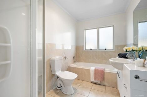 Photo of property in 3 Banshire Close, Flat Bush, Auckland, 2016