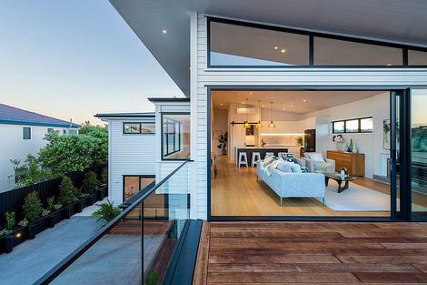 Photo of property in 27a Beechwood Road, Rothesay Bay, Auckland, 0630