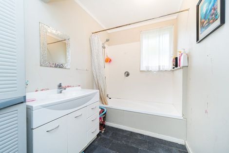 Photo of property in 14 Otaki Place, Westbrook, Palmerston North, 4412