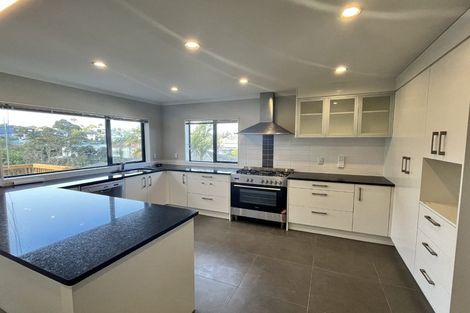 Photo of property in 34 Namsan Close, Fairview Heights, Auckland, 0632