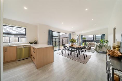 Photo of property in 8 Whitten Way, Wallaceville, Upper Hutt, 5018