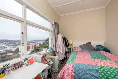 Photo of property in 80 Kelburn Parade, Kelburn, Wellington, 6012