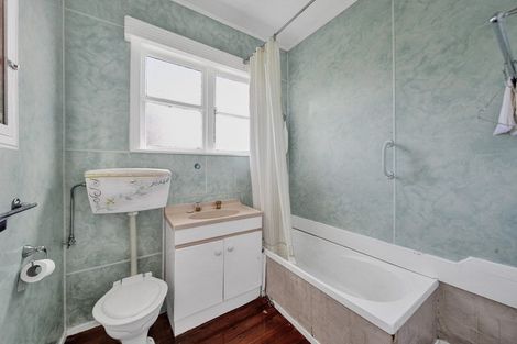 Photo of property in 12 Caledonia Street, Hawera, 4610