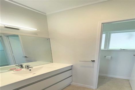 Photo of property in 16 Martin Crescent, Northcote, Auckland, 0627