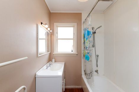 Photo of property in 16 Kingston Street, Awapuni, Palmerston North, 4412