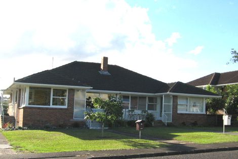 Photo of property in 2/5 Dudding Avenue, Northcote, Auckland, 0627