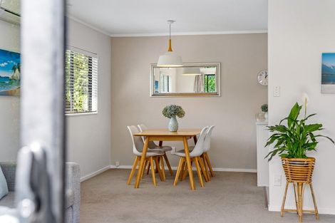 Photo of property in 2/13 Heather Place, Sunnynook, Auckland, 0620