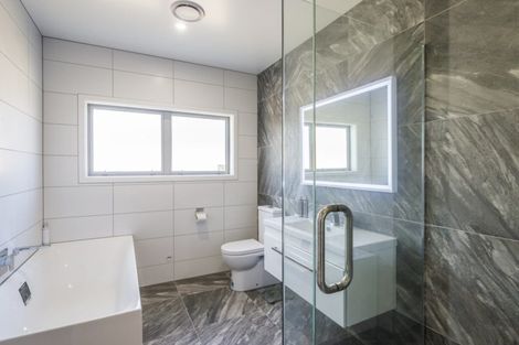 Photo of property in 2 Stoneleigh Grove, Paraparaumu, 5032