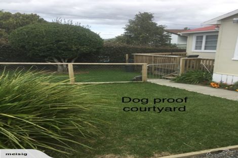 Photo of property in 98 Howard Road, Orere Point, Papakura, 2585