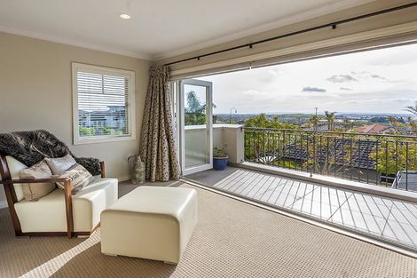 Photo of property in 14 Armstrong Farm Drive, East Tamaki Heights, Auckland, 2016