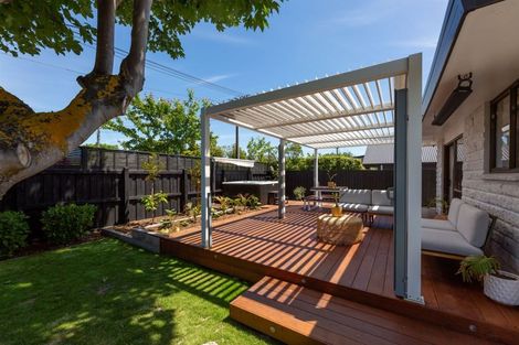 Photo of property in 2/97 Weston Road, St Albans, Christchurch, 8052