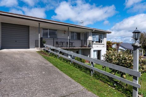 Photo of property in 3a Leo Place, Kawaha Point, Rotorua, 3010
