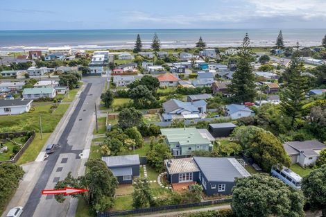 Photo of property in 14 Toi Street, Otaki Beach, Otaki, 5512