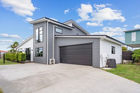 Photo of property in 15 Puroto Place, One Tree Point, 0118