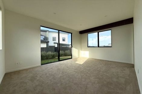 Photo of property in 43 Evergreen Parade, Rosehill, Papakura, 2113