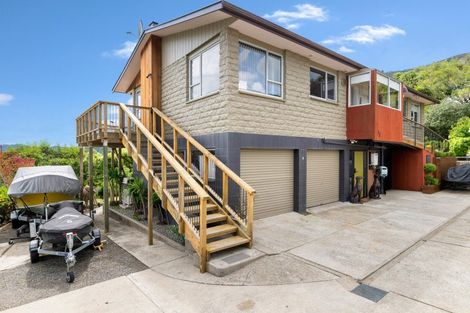 Photo of property in 32-34 Moana View Road, Waikawa, Picton, 7220