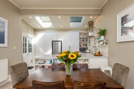 Photo of property in 74 Mortimer Terrace, Brooklyn, Wellington, 6021