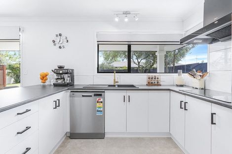 Photo of property in 16 Aria Court, Fairview Downs, Hamilton, 3214