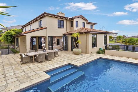 Photo of property in 124 John Brooke Crescent, East Tamaki Heights, Auckland, 2016