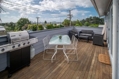 Photo of property in 1/47 Rawene Road, Birkenhead, Auckland, 0626