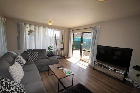 Photo of property in 2/14 Momorangi Crescent, Redwood, Christchurch, 8051