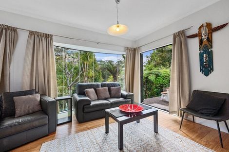 Photo of property in 5 Springwater Vale, Unsworth Heights, Auckland, 0632