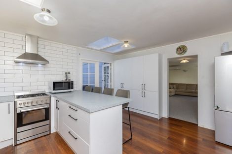 Photo of property in 11 Hookway Grove, Paraparaumu, 5032