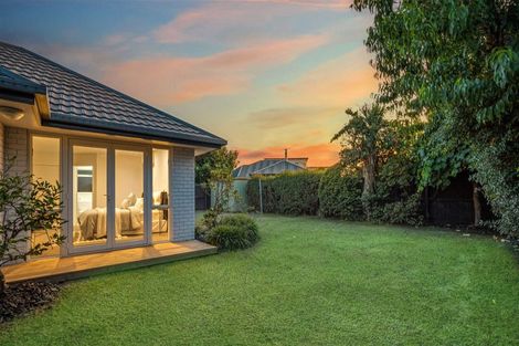 Photo of property in 4 Monterey Place, Parklands, Christchurch, 8083