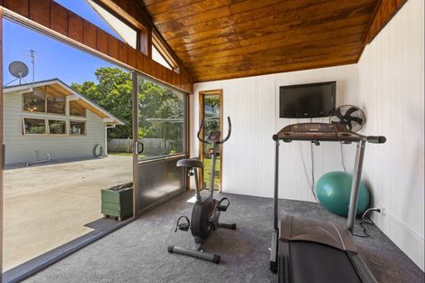 Photo of property in 12 Woodleigh Street, Frankleigh Park, New Plymouth, 4310