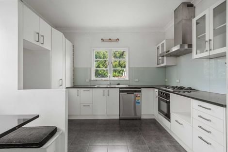 Photo of property in 11 Otahuri Crescent, Greenlane, Auckland, 1051