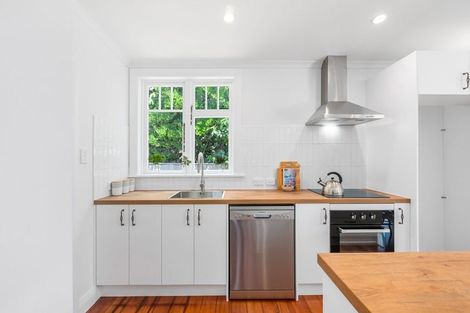 Photo of property in 1-2/6a Pohutukawa Street, Woburn, Lower Hutt, 5010