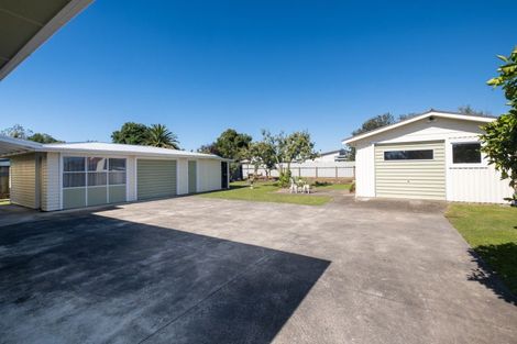Photo of property in 6 Memorial Park Avenue, Haumoana, 4102