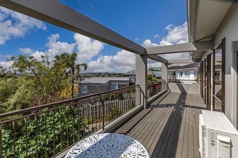Photo of property in 35 Parr Terrace, Castor Bay, Auckland, 0620