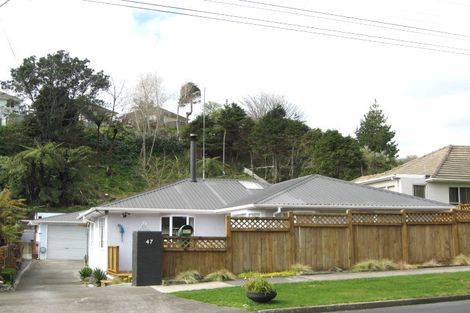 Photo of property in 47 Seaview Road, Marfell, New Plymouth, 4310