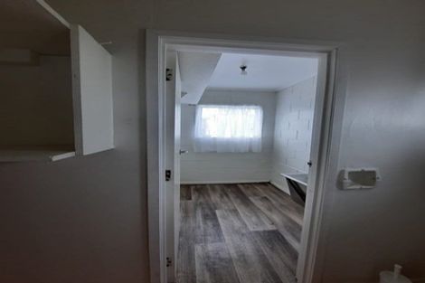 Photo of property in 4 Waimana Road, Conifer Grove, Takanini, 2112