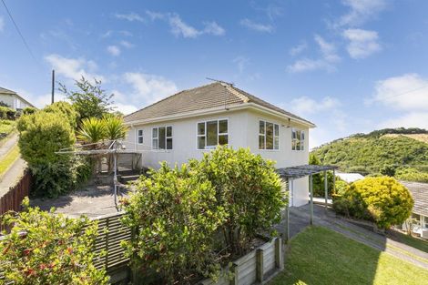 Photo of property in 44 Raroa Terrace, Tawa, Wellington, 5028