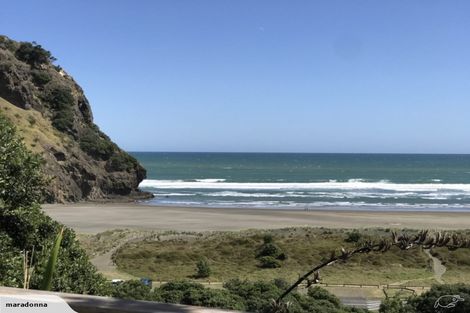 Photo of property in 30 Garden Road, Piha, New Lynn, 0772