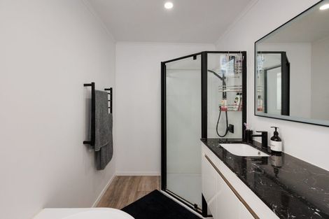 Photo of property in 42 Peters Avenue, Cloverlea, Palmerston North, 4412