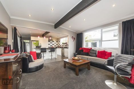 Photo of property in 12 Wikiriwhi Crescent, Awapuni, Palmerston North, 4412