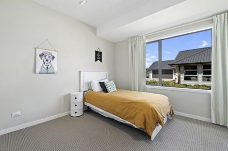 Photo of property in 11 Urquhart Place, Wanaka, 9305