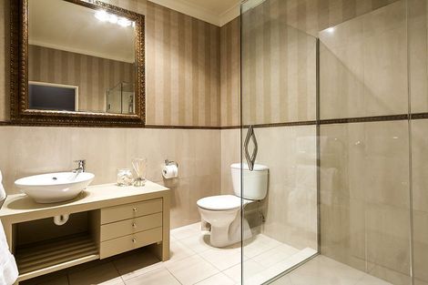 Photo of property in 124 John Brooke Crescent, East Tamaki Heights, Auckland, 2016