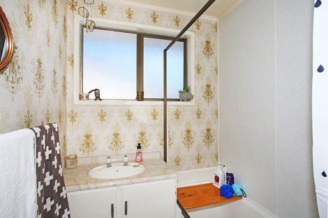 Photo of property in 2/7 Mon Desir Place, Manurewa, Auckland, 2102